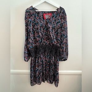 Knee length dress. Black cami lining to bodice. Elastic waist. EUC